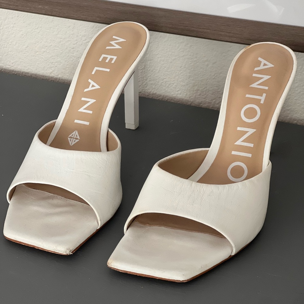 Antonio Melani Women's White Slide Sandals